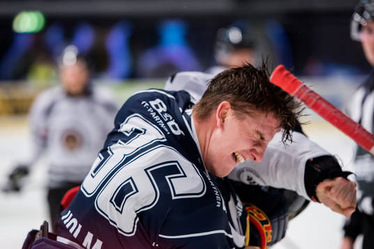 Djurgårdens Philip Holm och Frölundas Mats Rosseli Olsen