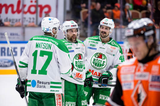 Rögles Jack Connolly har gjort 3-0 och jublar