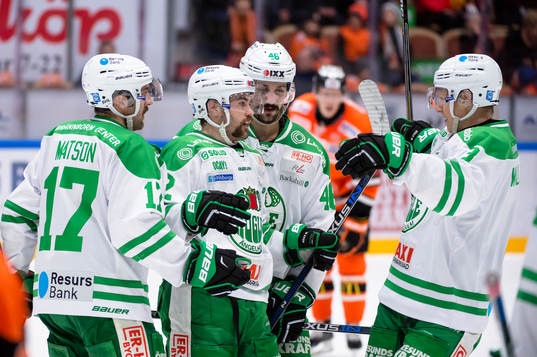 Rögles Jack Connolly har gjort 3-0 och jublar