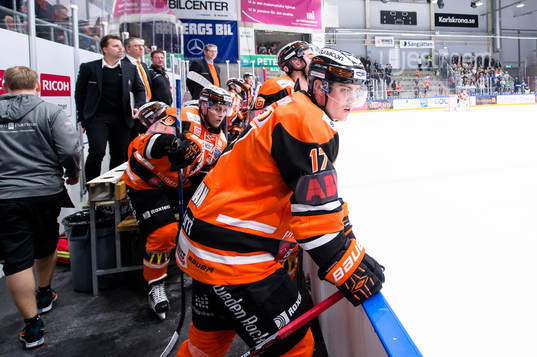 Karlskronas Joel Kellman  deppar i Karlskronas bås