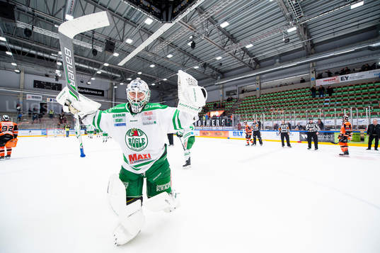 Rögles målvakt Lars Volden jublar