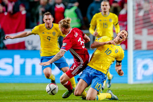 Sveriges Zlatan Ibrahimovic får ont