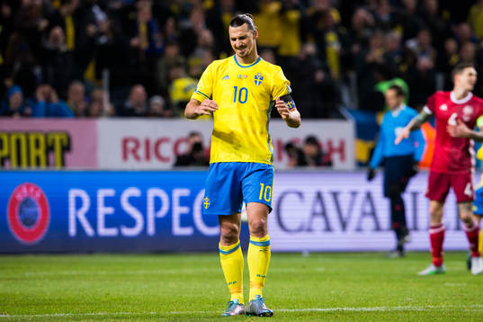 Sveriges Zlatan Ibrahimovic ser deppig ut