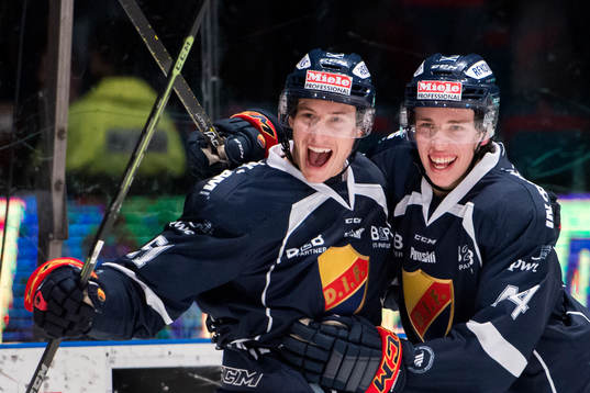Djurgårdens Robin Alvarez och Lukas Vejdemo jublar
