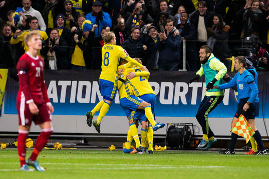 Sveriges Oscar Lewicki och Mikael Lustig jublar