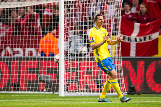 Sveriges Zlatan Ibrahimovic grimaserar