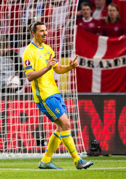 Sveriges Zlatan Ibrahimovic grimaserar