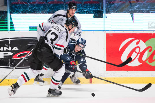 Frölundas Tom Nilsson och Djurgårdens Robin Alvarez i en