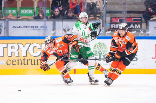 Karlskronas Emil Larsson och Joachim Rohdin försöker att
