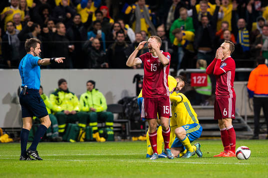 Domare Nicola Rizzoli dömer straff för Sverige och