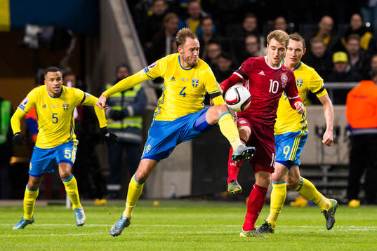 Sveriges Andreas Granqvist och Danmarks Christian Eriksen