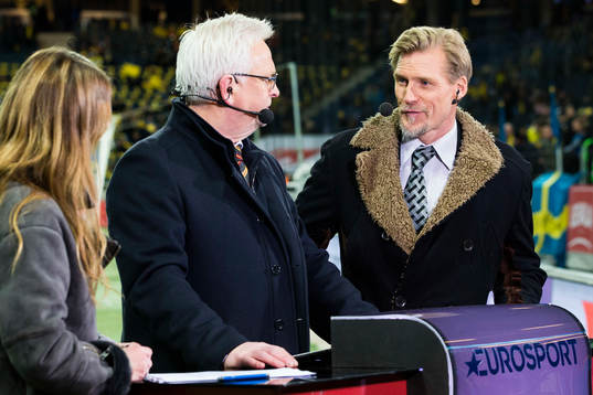 Karin Frick, Hans Backe och Johan Mjällby i studion för