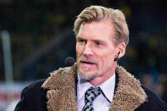 Johan Mjällby i studion för Kanal 5 och Eurosport