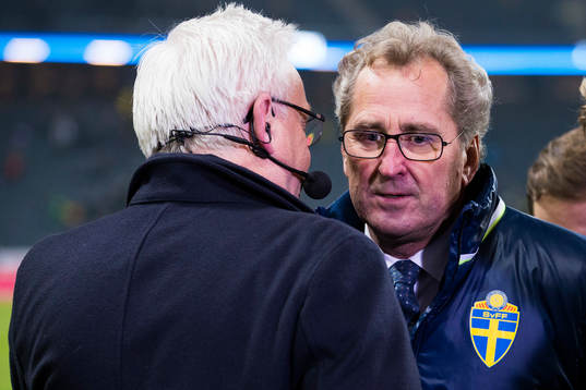 s Hans Backe samtalar med Sveriges förbundskapten Erik