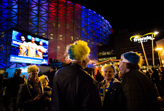 Supportar utanför arenan