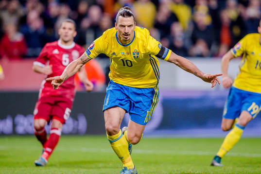 Sveriges Zlatan Ibrahimovic jublar