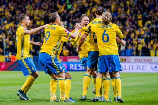 Sveriges spelare jublar
