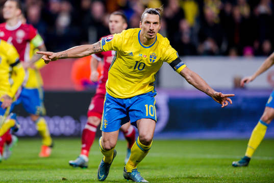 Sveriges Zlatan Ibrahimovic jublar