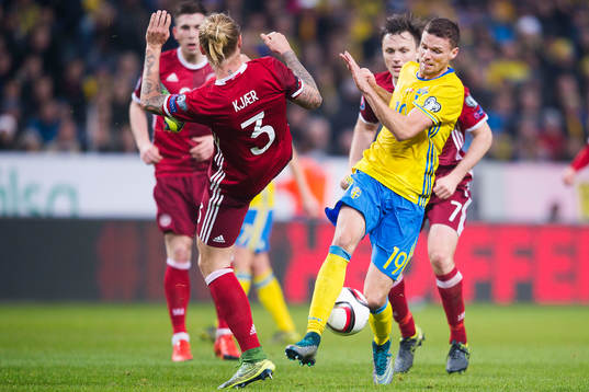 Sveriges Marcus Berg mot Danmarks Simon Kjär