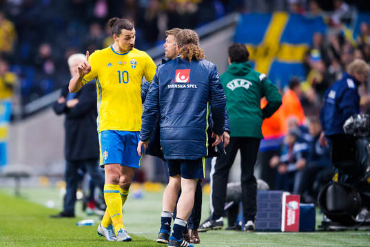 Sveriges Zlatan Ibrahimovic reagerar när han blir utbytt