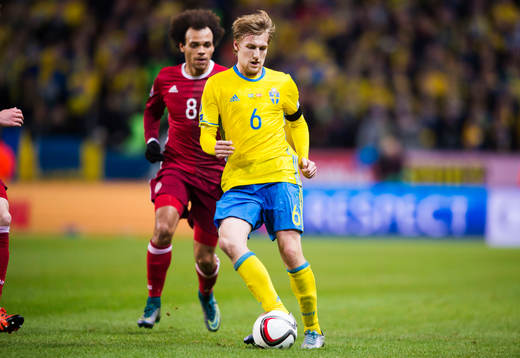Danmarks Martin Braithwaite och Sveriges Emil Forsberg