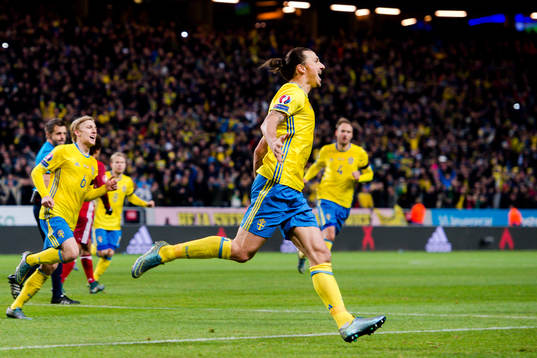 Sveriges Zlatan Ibrahimovic jublar