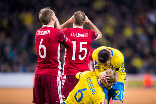 Danmarks Lars Jacobsen och Thomas Kahlenberg deppar