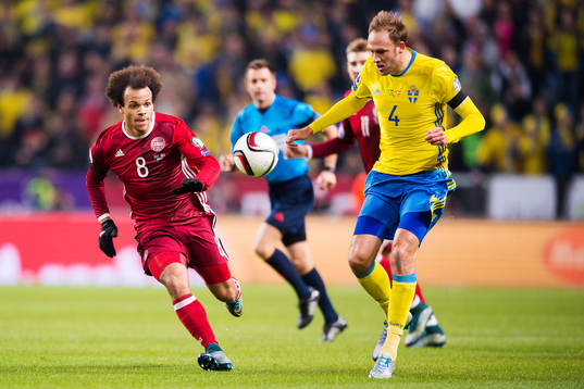Danmarks Martin Braithwaite och Sveriges Andreas Granqvist