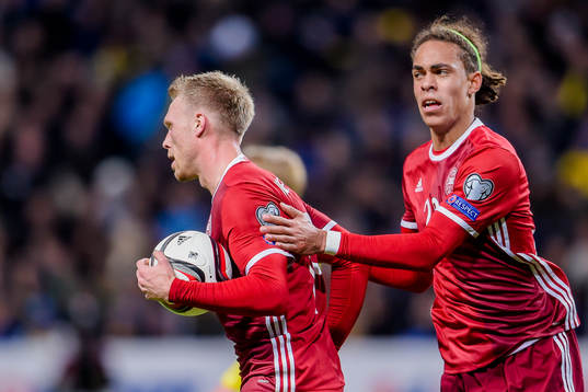 Danmarks Nicolai Jörgensen och Yussuf Poulsen jublar