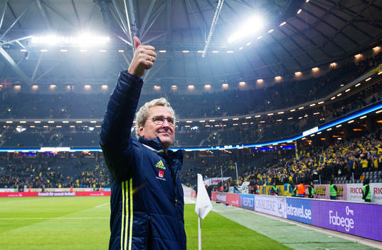 Sveriges förbundskapten Erik Hamrén jublar