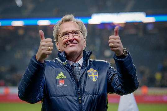Sveriges förbundskapten Erik Hamrén jublar