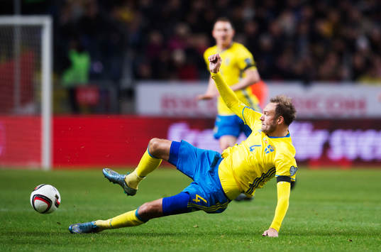 Sveriges Andreas Granqvist slänger sig