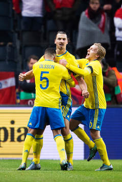 Sveriges Martin Olsson, Zlatan Ibrahimovic och Emil