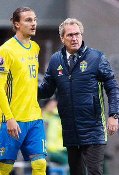 Sveriges Erik Johansson och förbundskapten Erik Hamrén