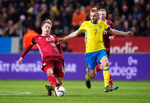 Danmarks Christian Eriksen och Sveriges Sebastian Larsson
