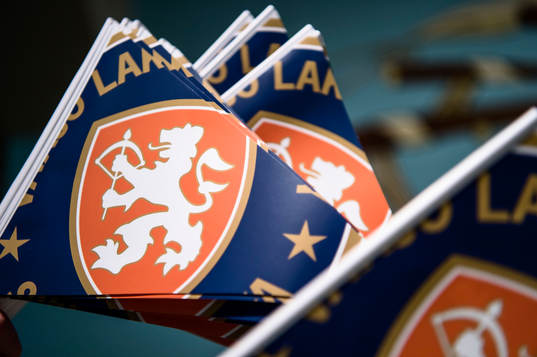 Vimplar med Växjös klubbmärke