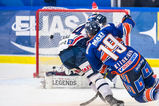 Växjös Tuomas Kiiskinen gör mål 1-0