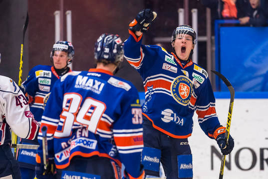 Växjös Gustav Rydahl jublar