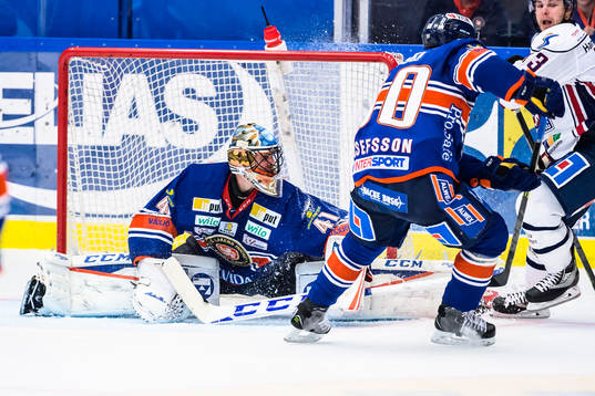 Växjös målvakt Cristopher Nihlstorp gör en räddning