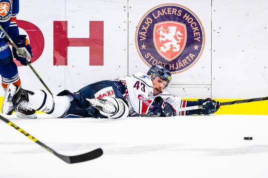 Linköpings Nichlas Hardt faller