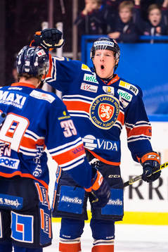 Växjös Gustav Rydahl jublar