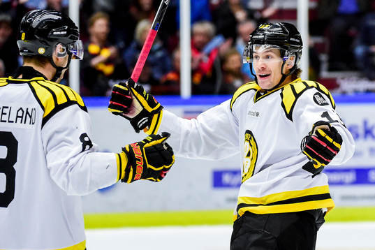 Brynäs Mathias Porseland och Sondre Olden jublar