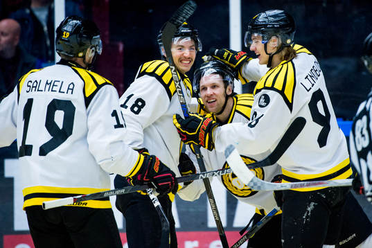 Brynäs spelare firar Greg Scott gjort 0-1