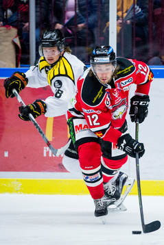 Brynäs Mathias Porseland jagar Malmö Redhawks Andreas