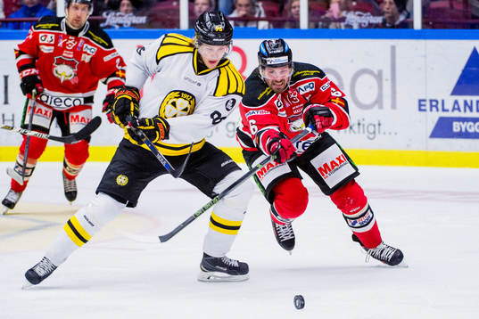 Brynäs Oskar Lindblom och Malmö Redhawks Stefan Warg