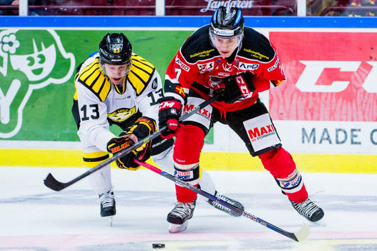 Brynäs Sondre Olden och Malmö Redhawks Nils Andersson