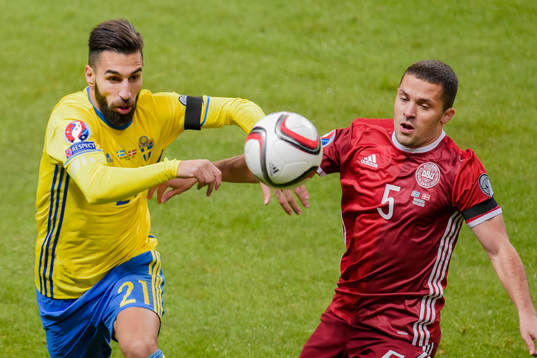 Sveriges Jimmy Durmaz och Danmarks Riza Durmisi