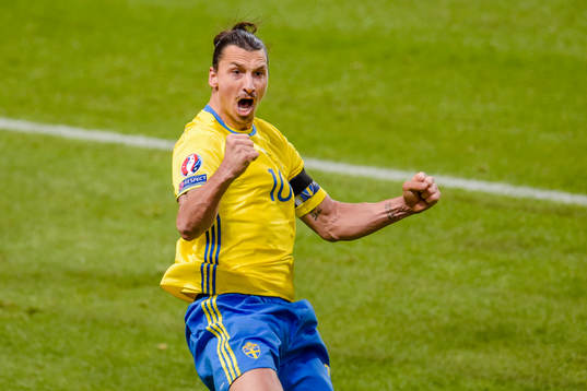 Sveriges Zlatan Ibrahimovic jublar