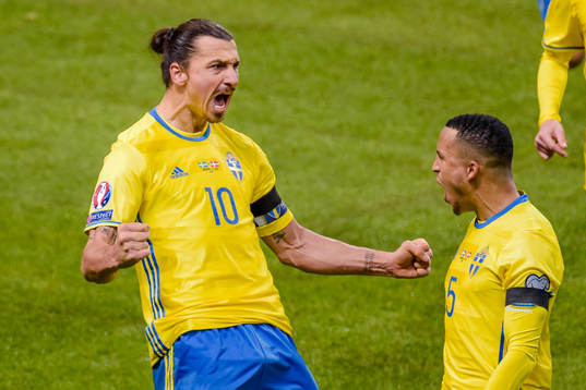Sveriges Zlatan Ibrahimovic jublar