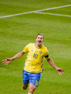 Sveriges Zlatan Ibrahimovic jublar